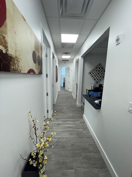More Photos Of 10450 NW 33rd St, Doral Office For Sale