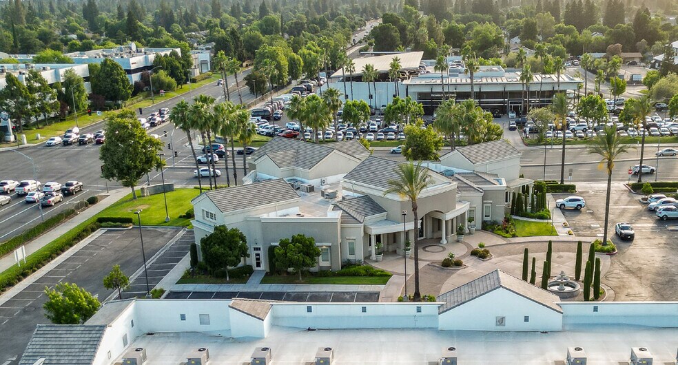 Primary Photo Of 7010 N Palm Ave, Fresno Freestanding For Lease