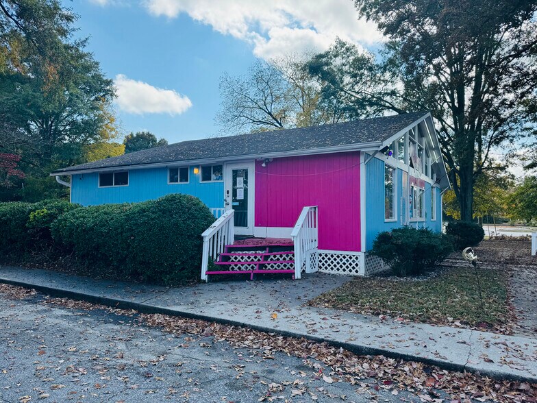 More Photos Of 685 N Jeff Davis Dr, Fayetteville Freestanding For Sale