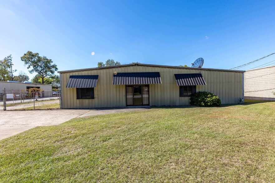 More Photos Of 3103 5th Ave, Columbus Light Distribution For Lease