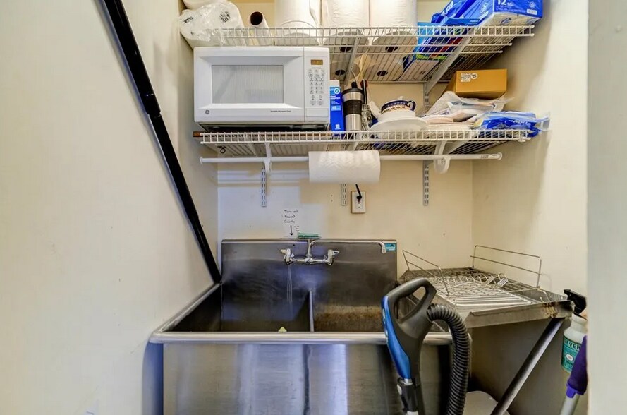 More Photos Of 269 Main St, Beacon Storefront For Sale