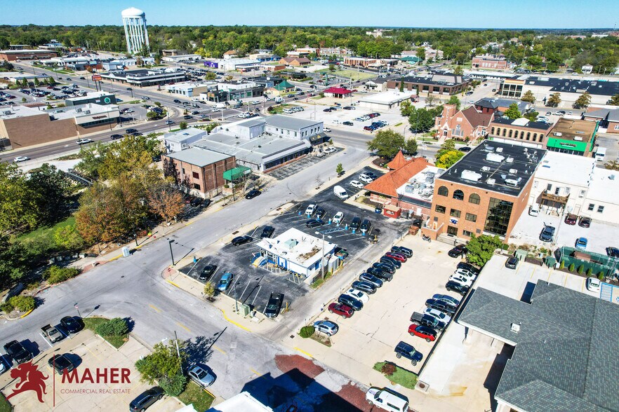 More Photos Of 402 E Broadway, Columbia Restaurant For Sale