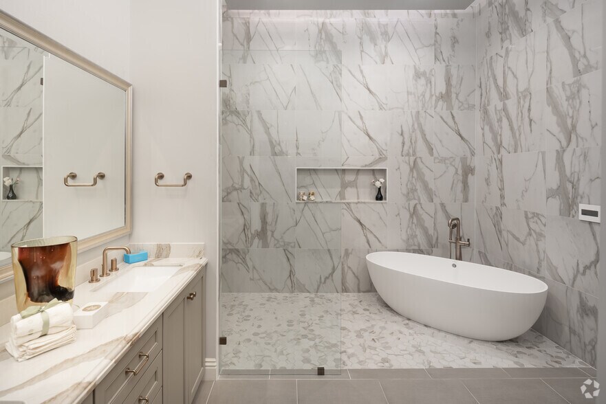 More Photos Of 565 N Tustin St, Orange Freestanding For Sale