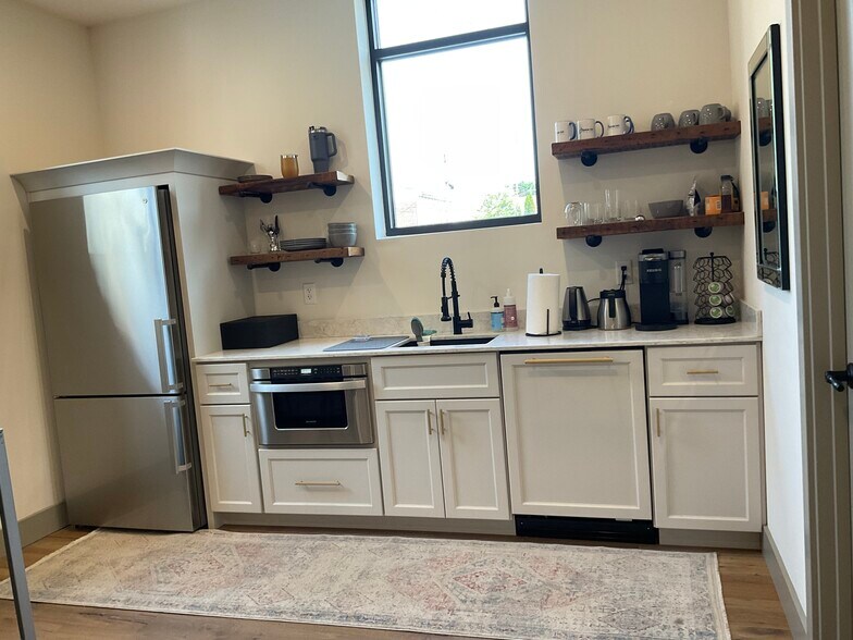 More Photos Of 223 E 8th St, Newport Office For Sale