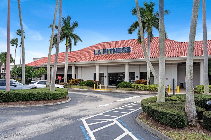 Primary Photo Of 7100 Fairway Dr, Palm Beach Gardens Unknown For Lease