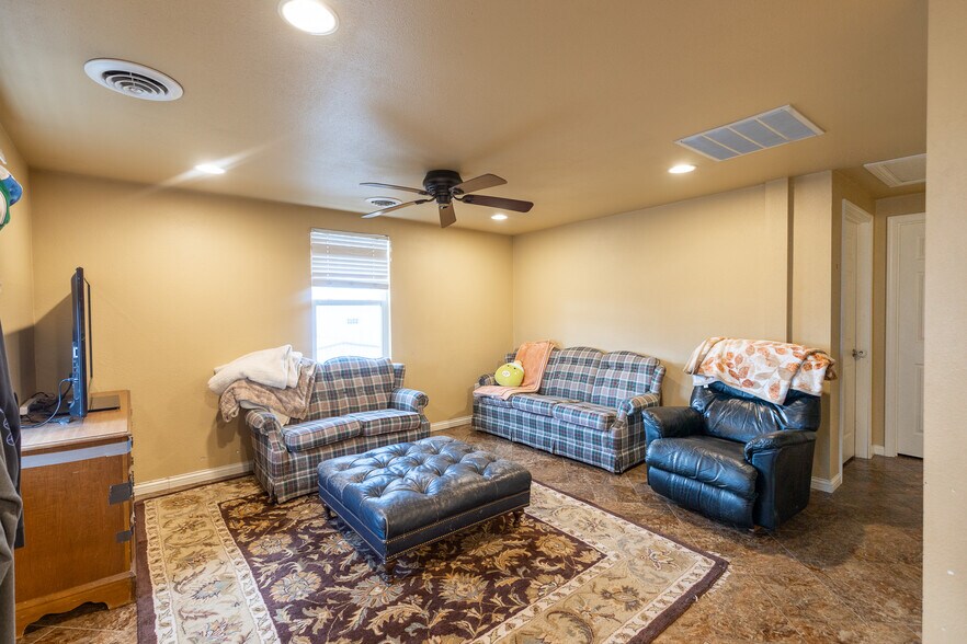 More Photos Of 701 I St, Bedford Warehouse For Sale