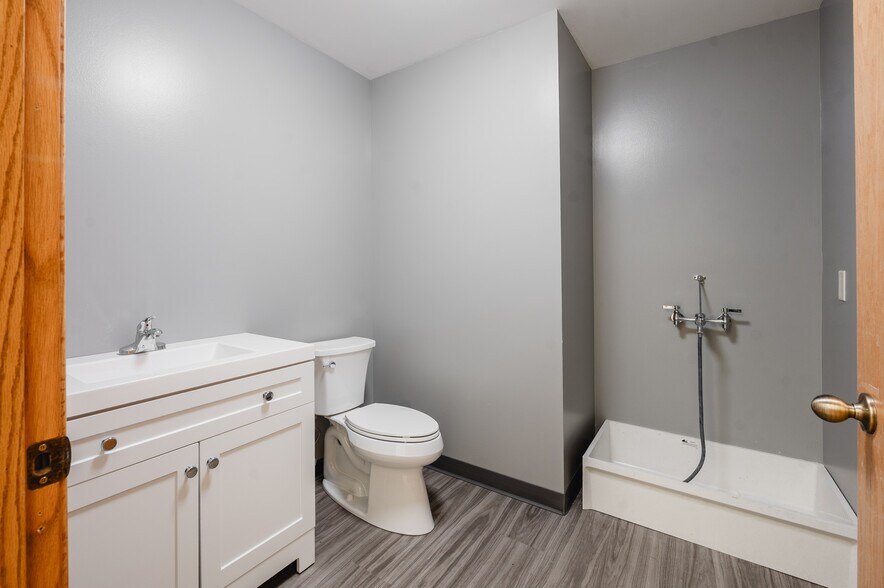 More Photos Of 373 280th St, Osceola Industrial For Lease