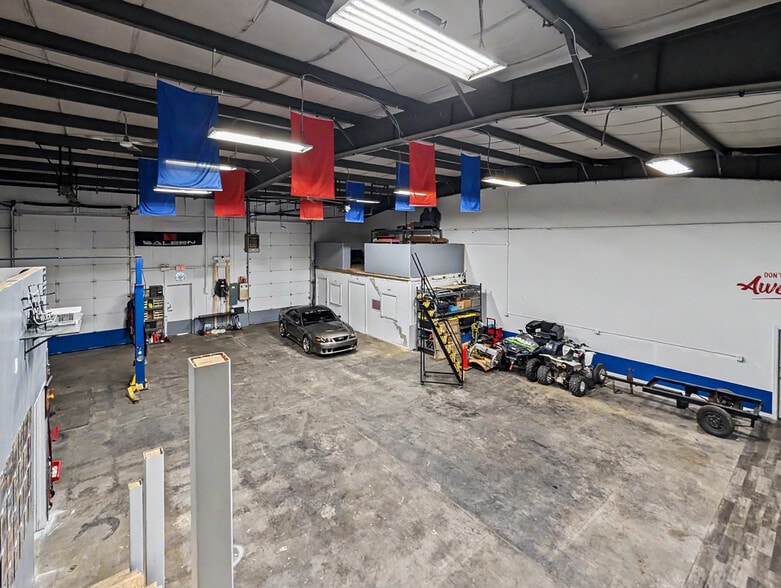 Primary Photo Of 237 River Rd, Uxbridge Warehouse For Lease
