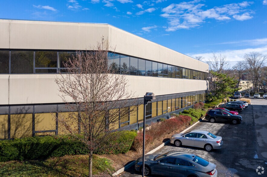 More Photos Of 3 W Main St, Elmsford Unknown For Lease