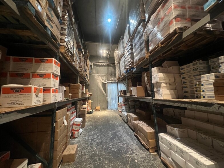 More Photos Of 7005 Tujunga Ave, North Hollywood Warehouse For Lease