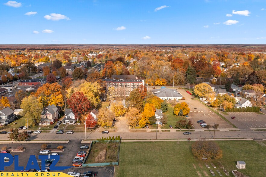 More Photos Of 122 E College St, Alliance Healthcare For Sale