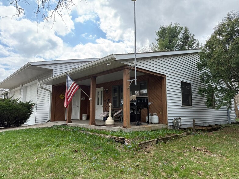 Primary Photo Of 1210 Arndt St, Fort Atkinson Flex For Sale