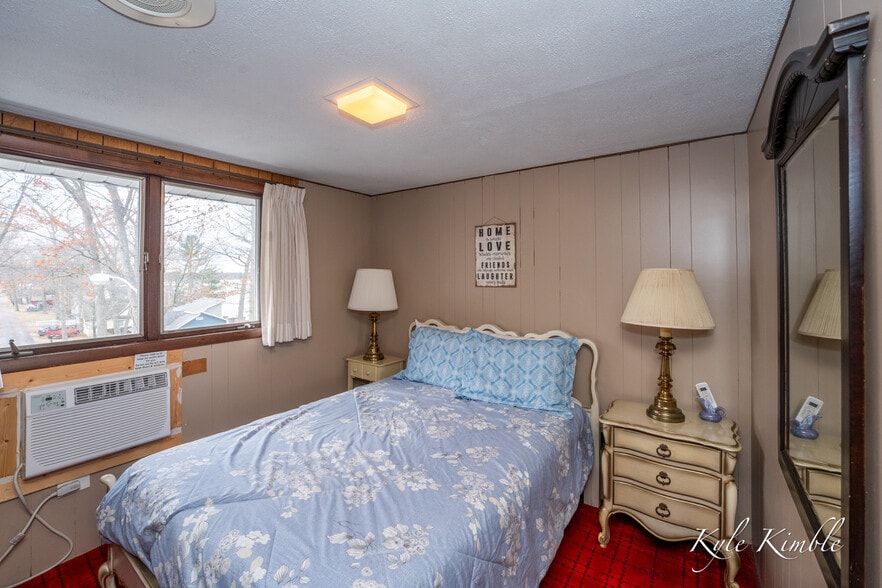 More Photos Of 104 W Houghton Lake Dr, Prudenville Hotel For Sale