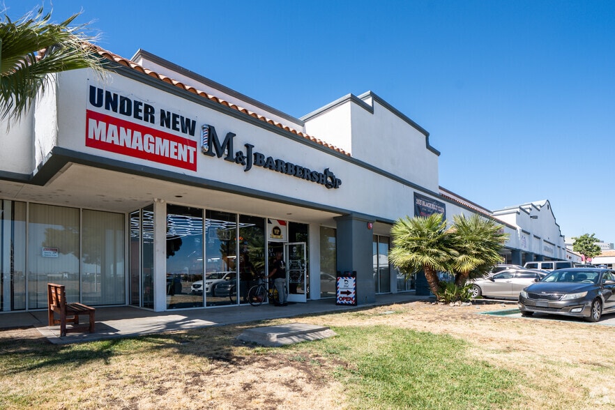 More Photos Of 520-540 W Palmdale Blvd, Palmdale Storefront For Lease