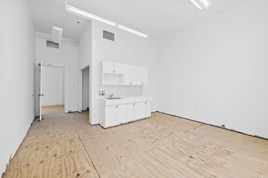 More Photos Of 301 SW 13th Ave, Fort Lauderdale Office For Sale