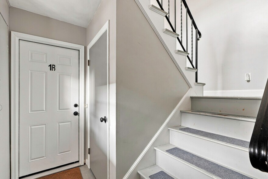 More Photos Of 12-14 Hunnewell Rd, Worcester Apartments For Sale