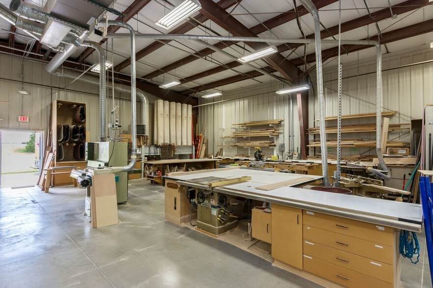 More Photos Of 801 62nd St, Marion Showroom For Sale