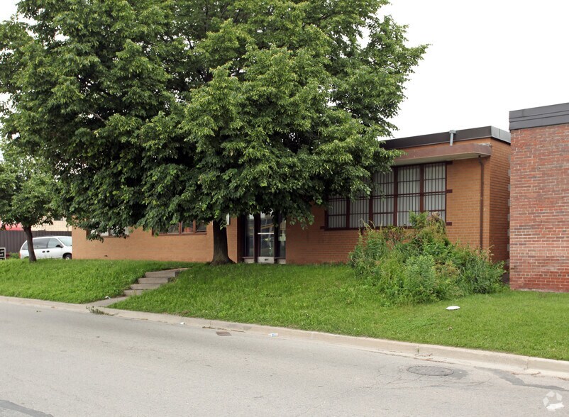 More Photos Of 89 Research Rd, Toronto Warehouse For Sale