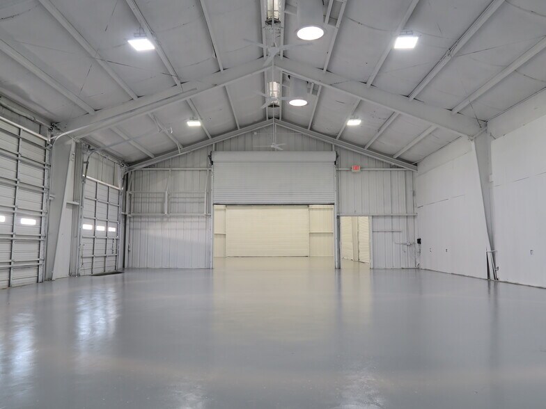 More Photos Of 5707 Schumacher Ln, Houston Auto Dealership For Lease