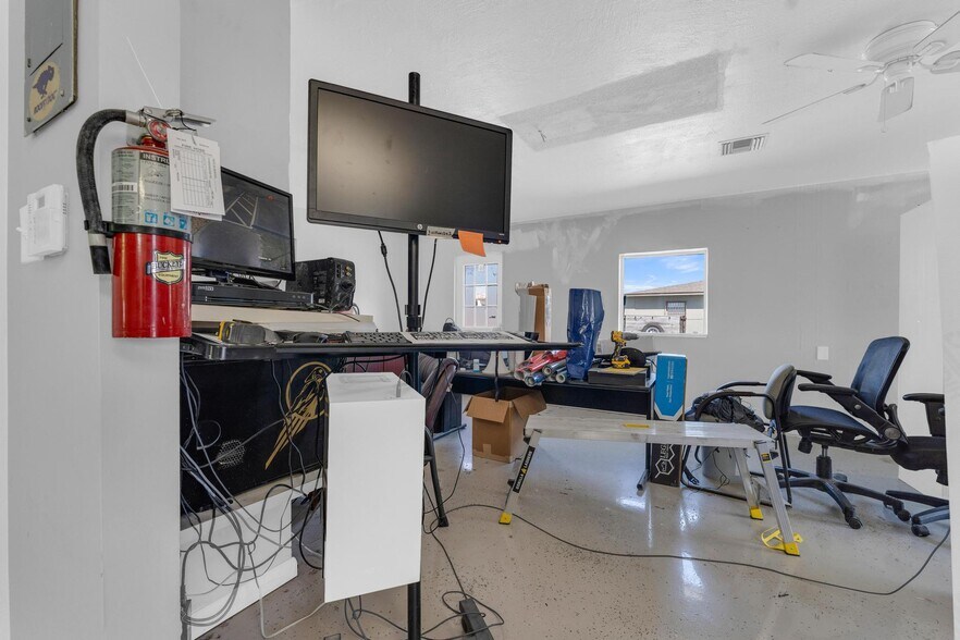 More Photos Of 4611 SW 44th Ave, Dania Warehouse For Lease