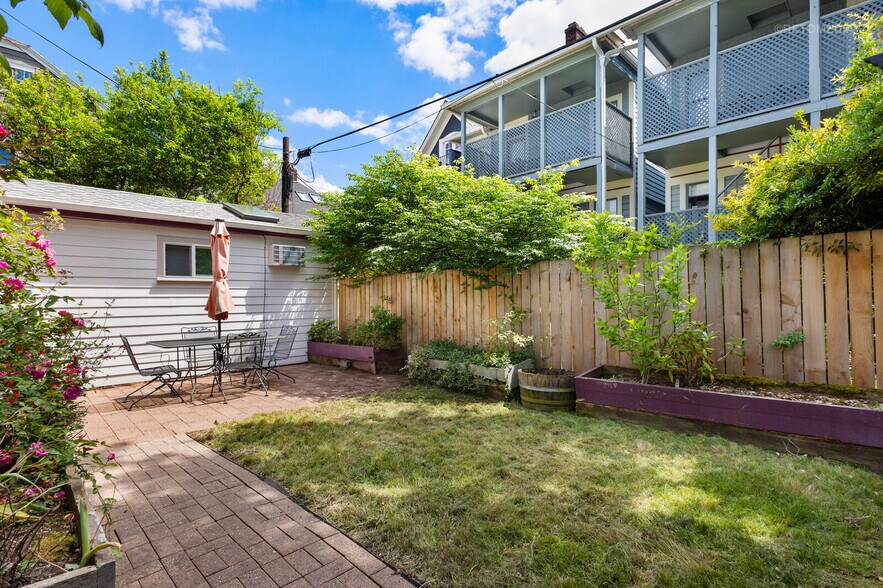 More Photos Of 2222 NW Irving St, Portland Apartments For Sale