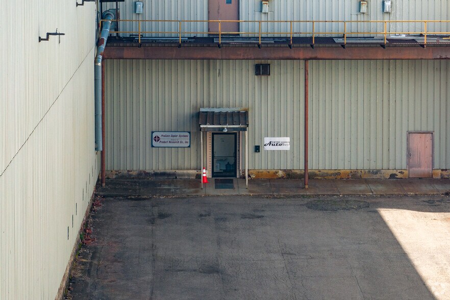 More Photos Of 30 Charlotte St, Binghamton Warehouse For Lease