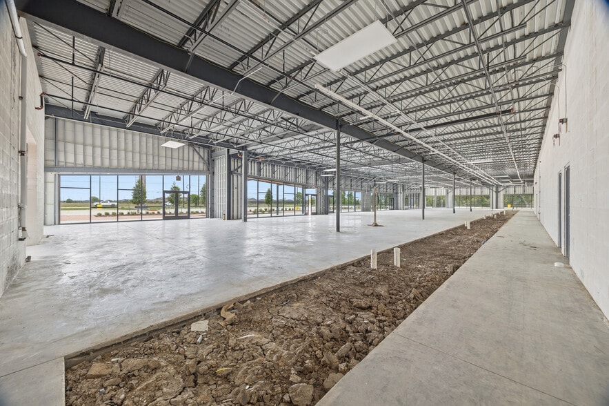 More Photos Of 7710 FM 521, Rosharon Storefront For Lease