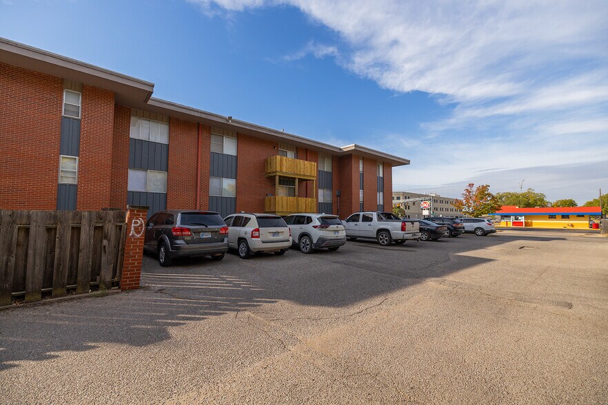 More Photos Of 2520 E Lincoln St, Wichita Apartments For Sale