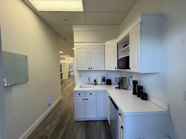 More Photos Of 3307 Northlake Blvd, Palm Beach Gardens Office For Sale