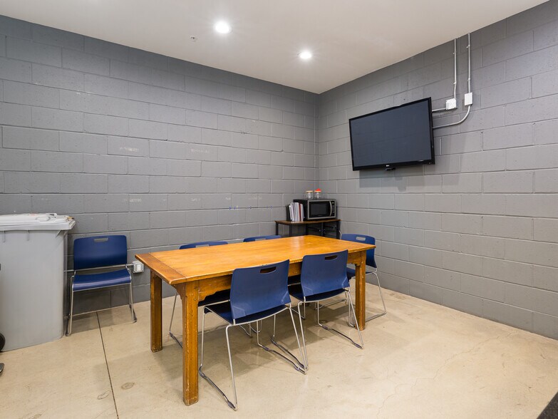 More Photos Of 134 Lomita St, El Segundo Flex For Lease