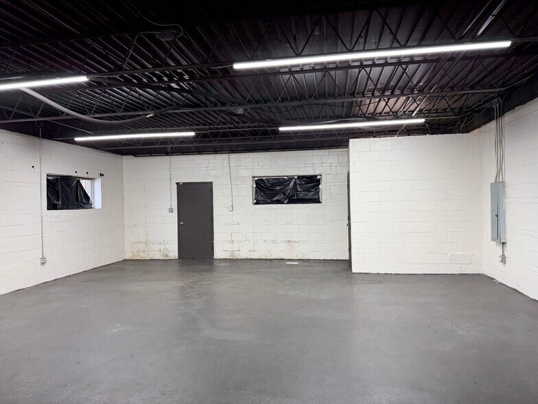 More Photos Of 2390 Lamar Ave, Memphis Office For Sale
