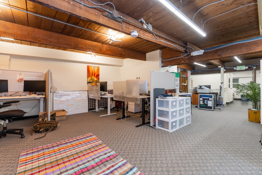 More Photos Of 10-12 Park St, Winchester Flex For Lease