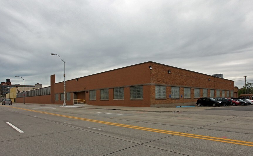More Photos Of 2121-2225 W Fort St, Detroit Warehouse For Lease