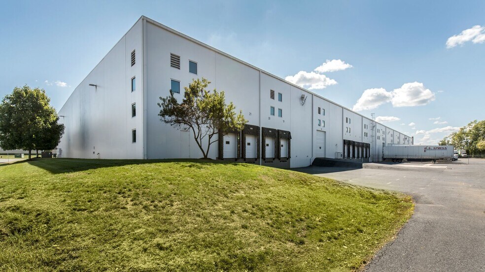 More Photos Of 1530 Bobali Dr, Harrisburg Warehouse For Lease