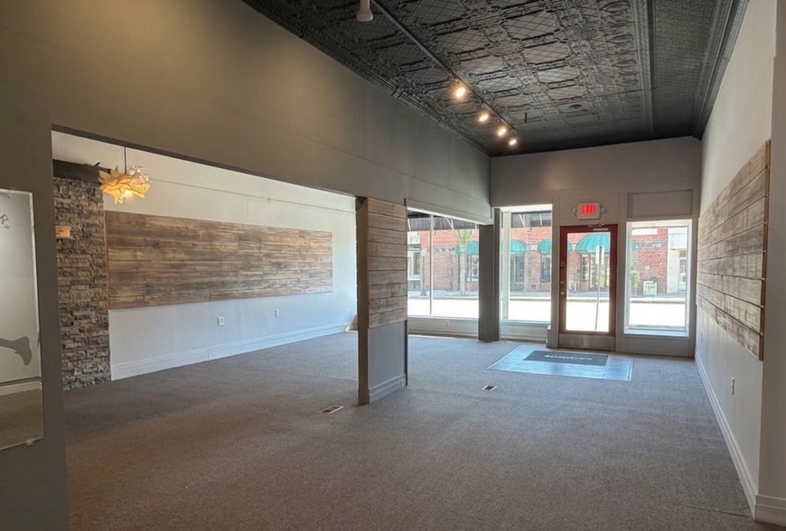 More Photos Of 675-685 Washington St, Norwood Storefront Retail Office For Lease