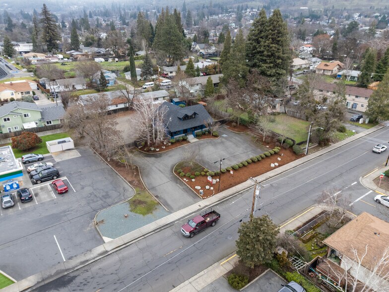 More Photos Of 858 NE A St, Grants Pass Office Residential For Sale
