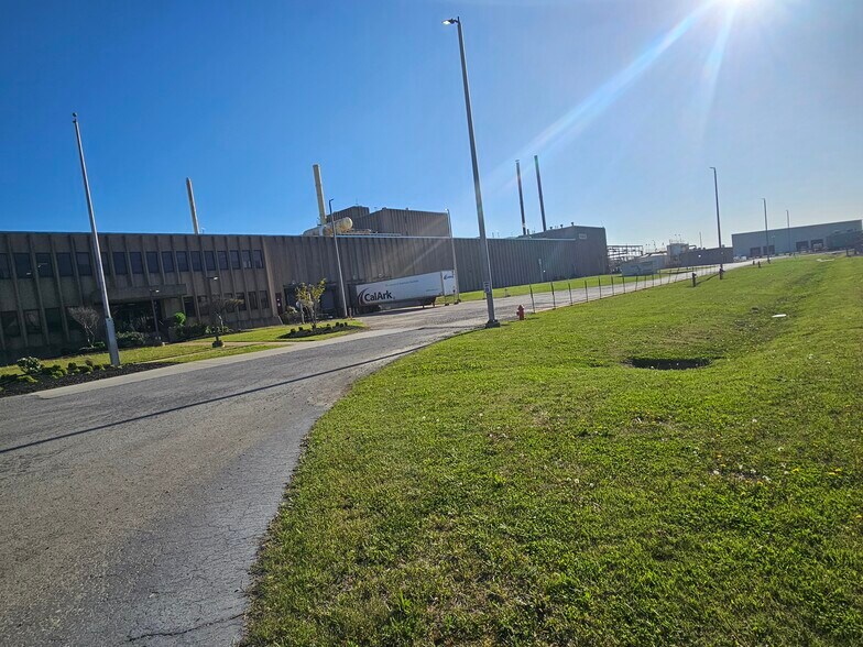 More Photos Of 2221 E State Highway 198, Osceola Distribution For Sale