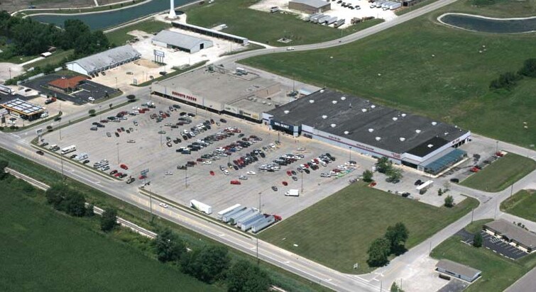 More Photos Of 1152-1200 E Walnut St, Watseka General Retail For Lease