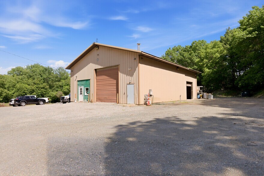 More Photos Of 86 Eastman St, Mansfield Specialty For Sale