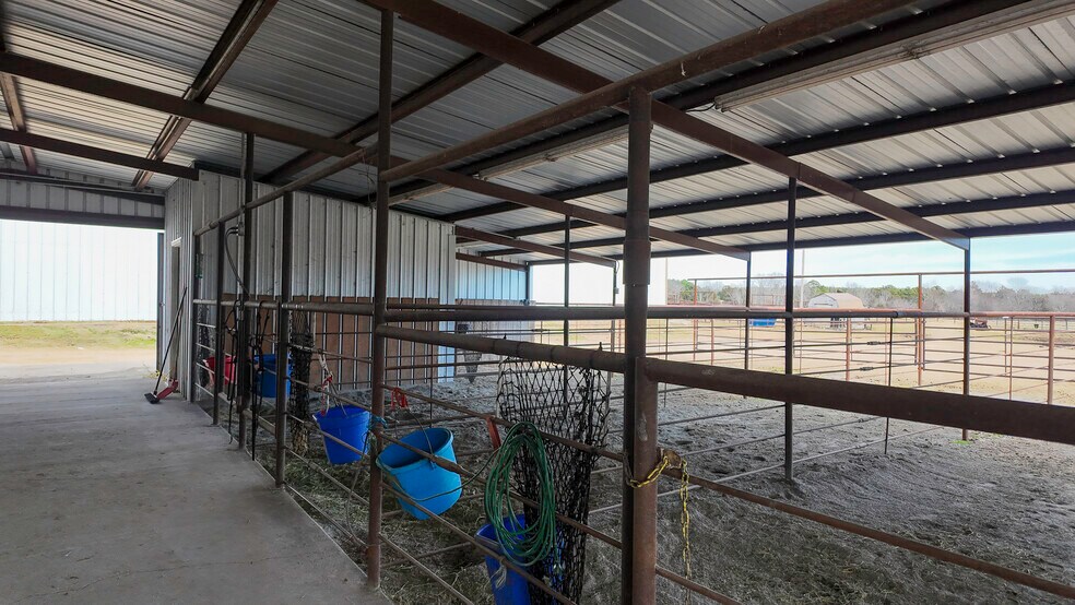 More Photos Of 99 Stacks Dr, Damascus Horse Stables For Sale