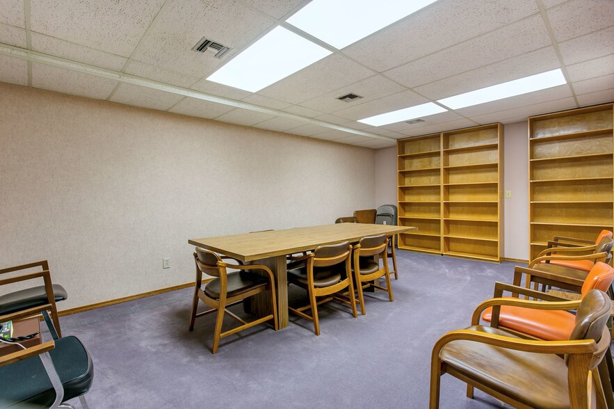 More Photos Of 100 N Fruitland St, Kennewick Office For Lease