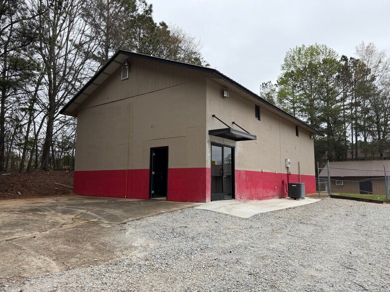 More Photos Of 727 Airport Rd, Cornelia Flex For Sale