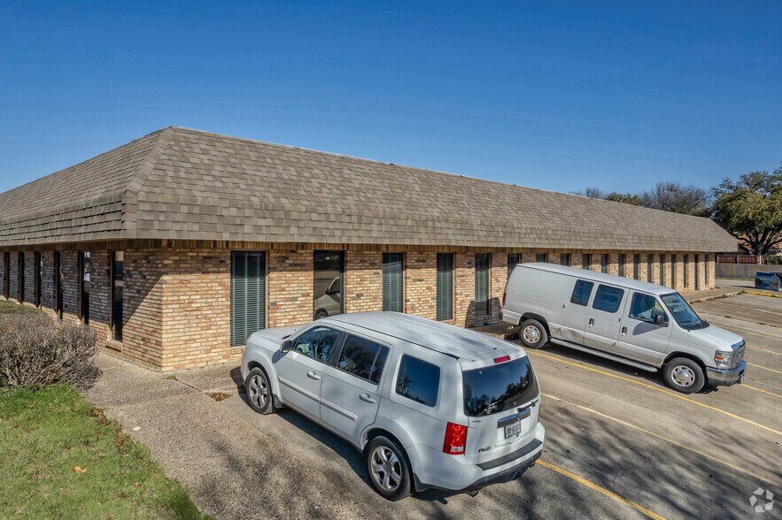 More Photos Of 1615 Dorchester Dr, Plano Office For Lease