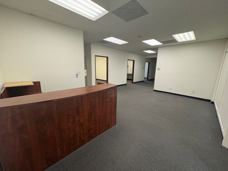 More Photos Of 10934-10940 Portal Dr, Los Alamitos Light Manufacturing For Lease