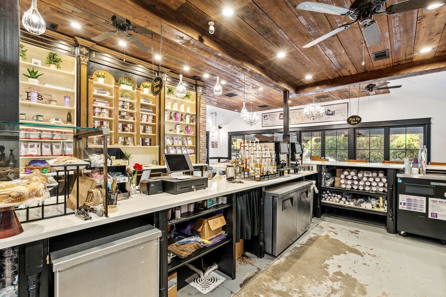 More Photos Of 8026 E Main St, Ridgeland General Retail For Sale