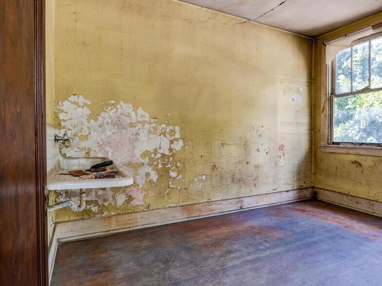 More Photos Of 800 Franklin Ave, Aliquippa Restaurant For Sale