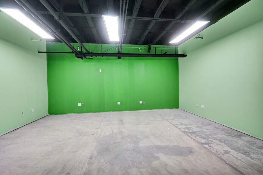 More Photos Of 201 E Illinois Ave, Midland Office For Sale