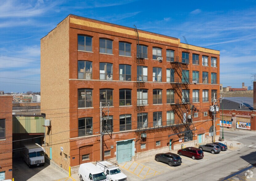 Primary Photo Of 2000 W Carroll Ave, Chicago Warehouse For Lease