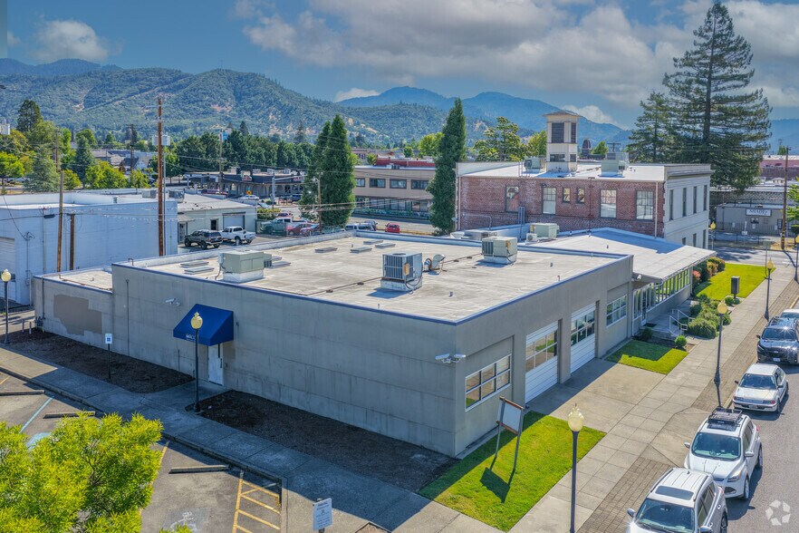 Primary Photo Of 214 SW 4th St, Grants Pass Flex For Lease