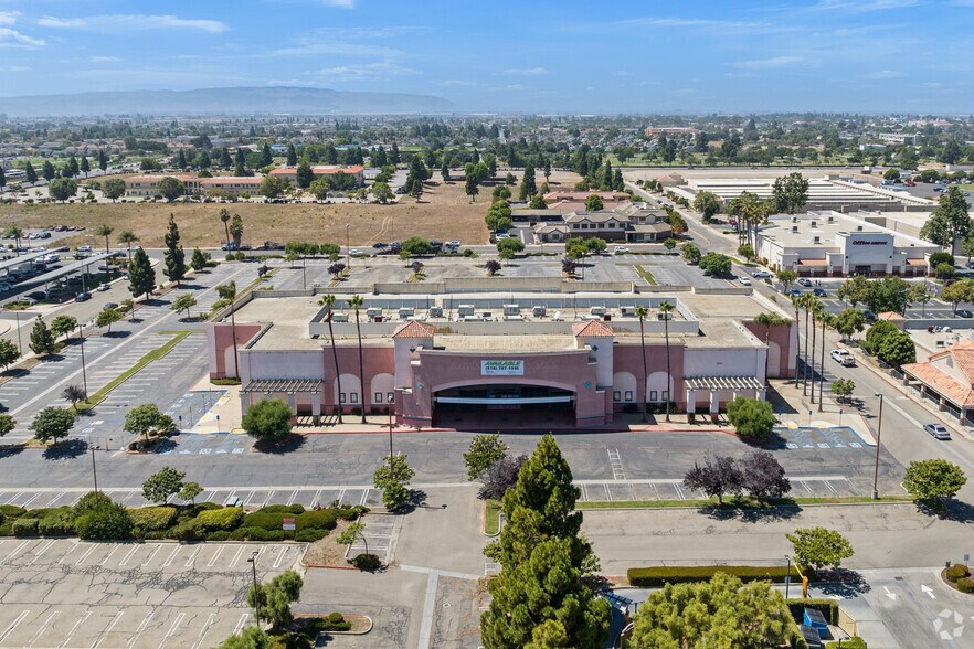 More Photos Of 1521 S Bradley Rd, Santa Maria Movie Theatre For Sale